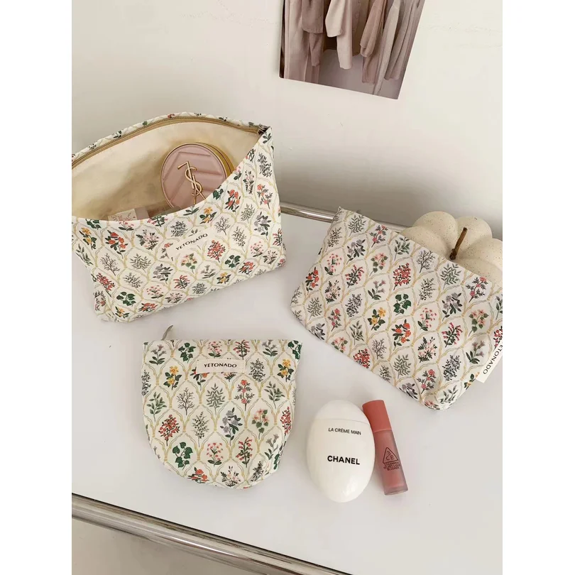 New Fresh Floral Print Cosmetic Bag Large Capacity Portable Outdoor Skincare Storage Handheld Organizer Pouch - Image 2