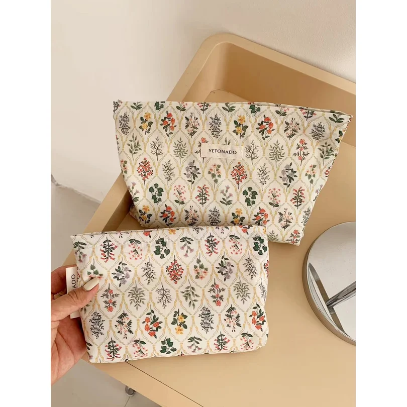 New Fresh Floral Print Cosmetic Bag Large Capacity Portable Outdoor Skincare Storage Handheld Organizer Pouch - Image 3